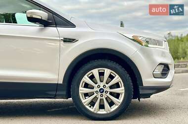 Внедорожник / Кроссовер Ford Escape 2016 в 