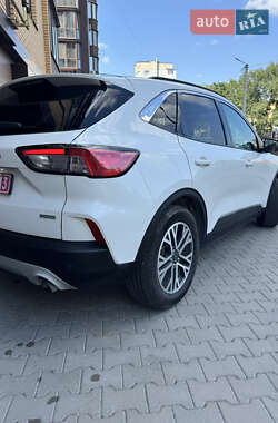 Внедорожник / Кроссовер Ford Escape 2020 в 
