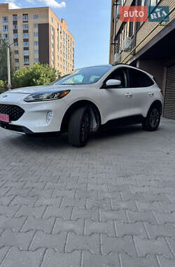 Внедорожник / Кроссовер Ford Escape 2020 в 
