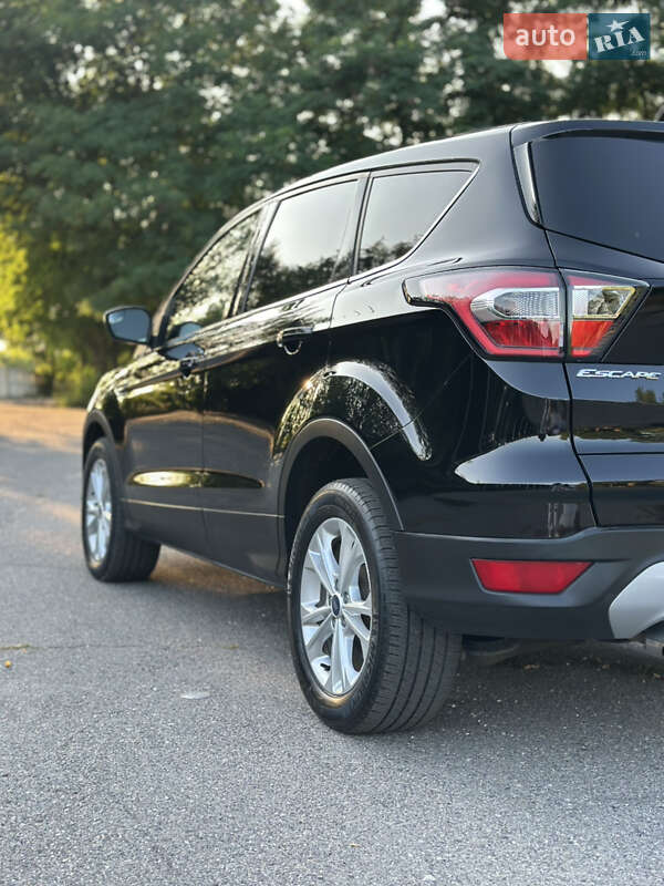 Внедорожник / Кроссовер Ford Escape 2017 в Лубнах