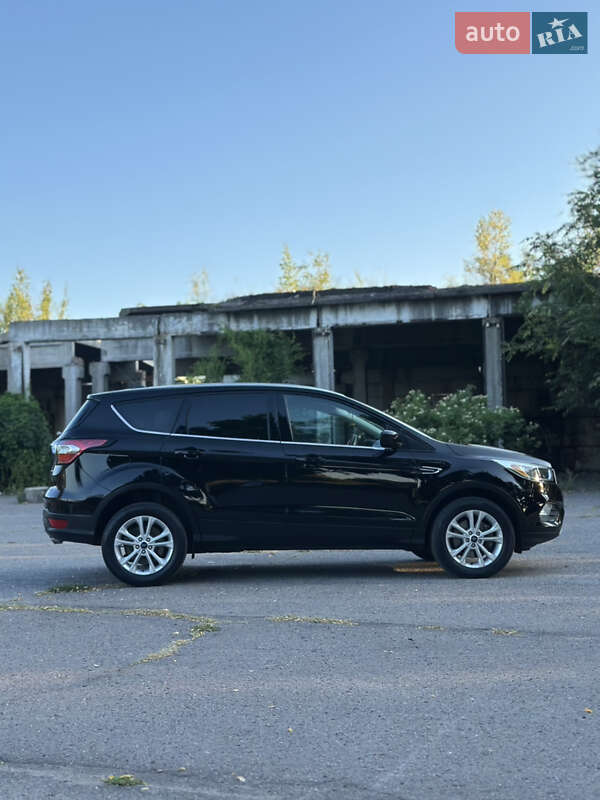 Внедорожник / Кроссовер Ford Escape 2017 в Лубнах