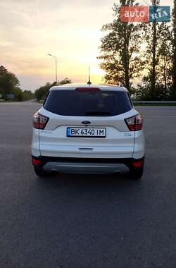 Внедорожник / Кроссовер Ford Escape 2018 в 