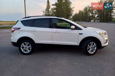 Внедорожник / Кроссовер Ford Escape 2018 в 