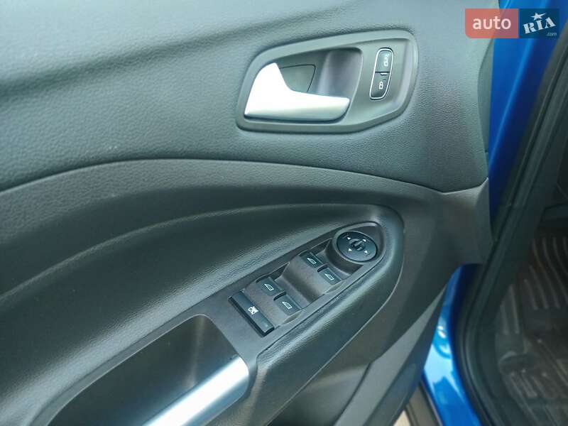 Внедорожник / Кроссовер Ford Escape 2018 в Львове