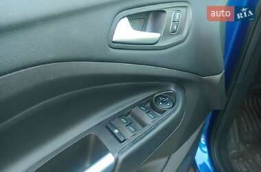 Внедорожник / Кроссовер Ford Escape 2018 в 