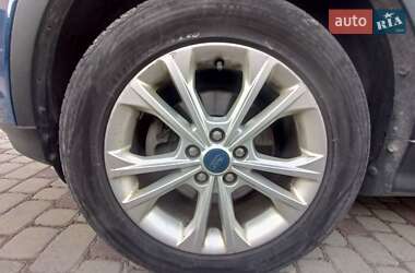 Внедорожник / Кроссовер Ford Escape 2018 в 