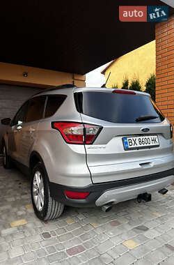 Внедорожник / Кроссовер Ford Escape 2018 в 