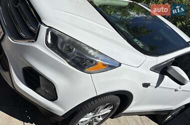 Внедорожник / Кроссовер Ford Escape 2018 в 