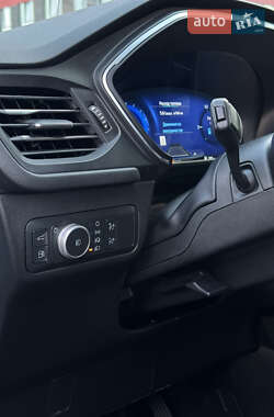 Внедорожник / Кроссовер Ford Escape 2021 в 