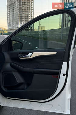 Внедорожник / Кроссовер Ford Escape 2021 в 