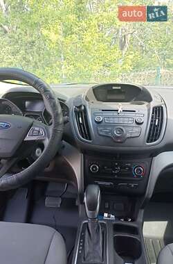 Внедорожник / Кроссовер Ford Escape 2017 в 