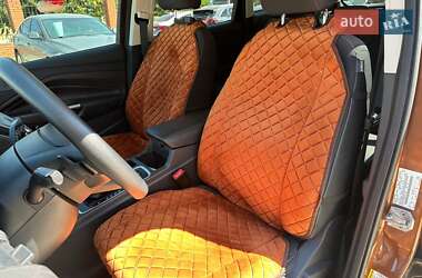 Внедорожник / Кроссовер Ford Escape 2016 в 