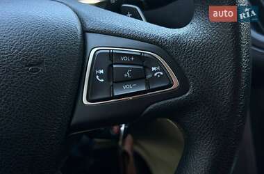 Внедорожник / Кроссовер Ford Escape 2016 в 