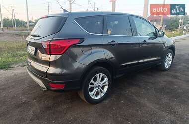 Внедорожник / Кроссовер Ford Escape 2019 в 