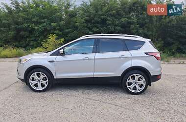 Внедорожник / Кроссовер Ford Escape 2018 в 