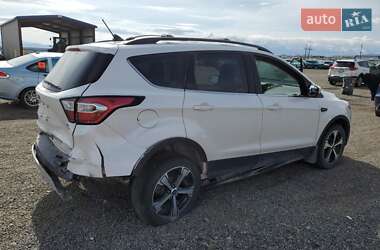 Внедорожник / Кроссовер Ford Escape 2018 в 
