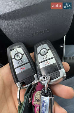 Внедорожник / Кроссовер Ford Escape 2021 в Киеве