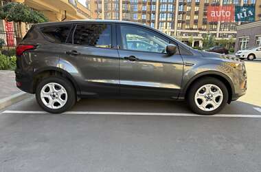 Внедорожник / Кроссовер Ford Escape 2018 в 
