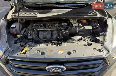 Внедорожник / Кроссовер Ford Escape 2018 в 