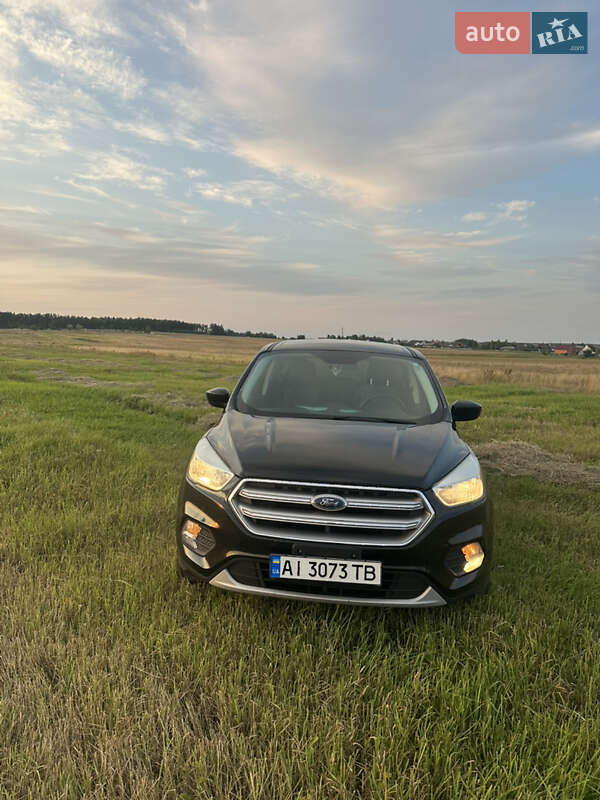 Внедорожник / Кроссовер Ford Escape 2016 в Вараше фото 2 Внедорожник / Кроссовер Ford Escape 2016 в Вараше