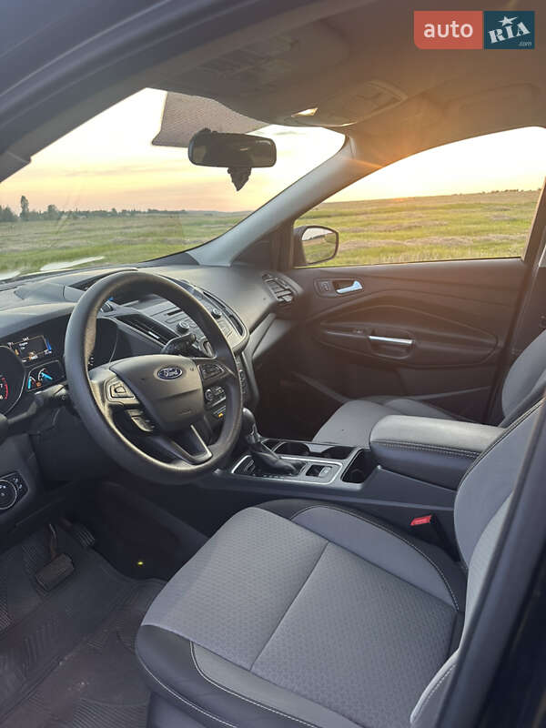 Внедорожник / Кроссовер Ford Escape 2016 в Вараше