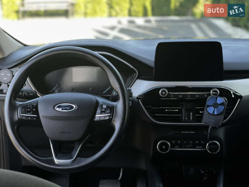 Внедорожник / Кроссовер Ford Escape 2020 в Надворной