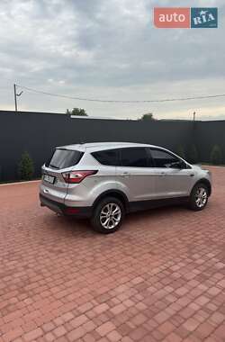 Внедорожник / Кроссовер Ford Escape 2017 в 