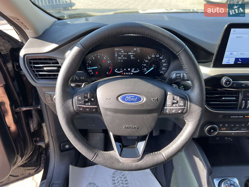 Внедорожник / Кроссовер Ford Escape 2020 в Нововолынске