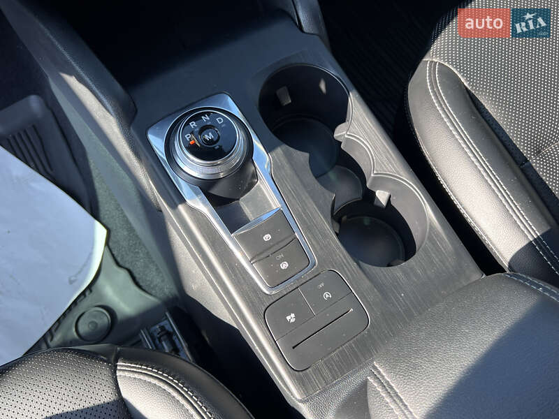 Внедорожник / Кроссовер Ford Escape 2020 в Нововолынске