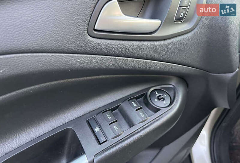 Внедорожник / Кроссовер Ford Escape 2017 в Днепре