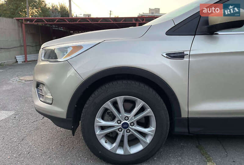 Внедорожник / Кроссовер Ford Escape 2017 в Днепре
