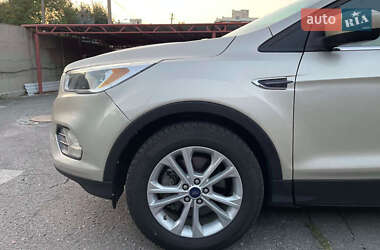 Внедорожник / Кроссовер Ford Escape 2017 в 