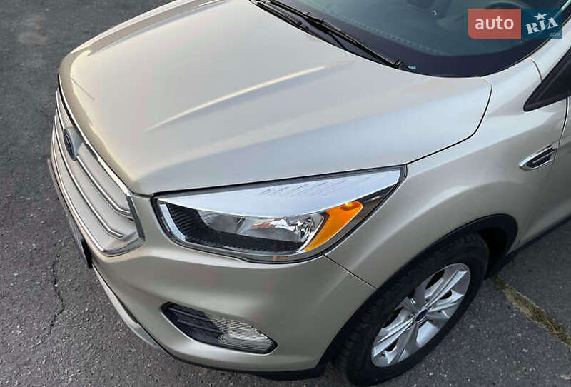 Внедорожник / Кроссовер Ford Escape 2017 в Днепре