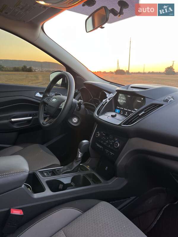 Внедорожник / Кроссовер Ford Escape 2016 в Золочеве