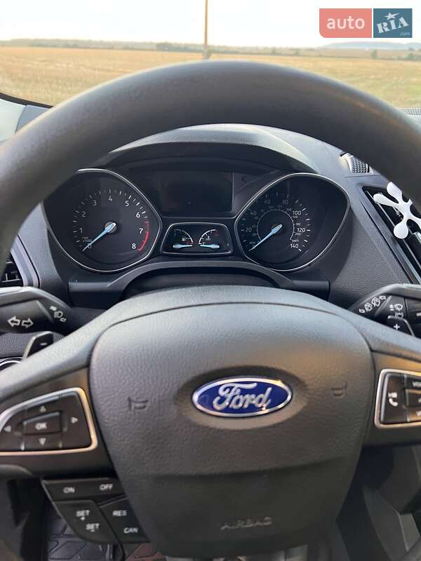 Внедорожник / Кроссовер Ford Escape 2016 в Золочеве