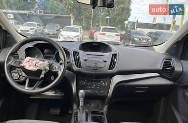 Внедорожник / Кроссовер Ford Escape 2017 в 