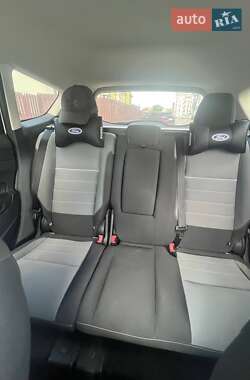 Внедорожник / Кроссовер Ford Escape 2013 в 