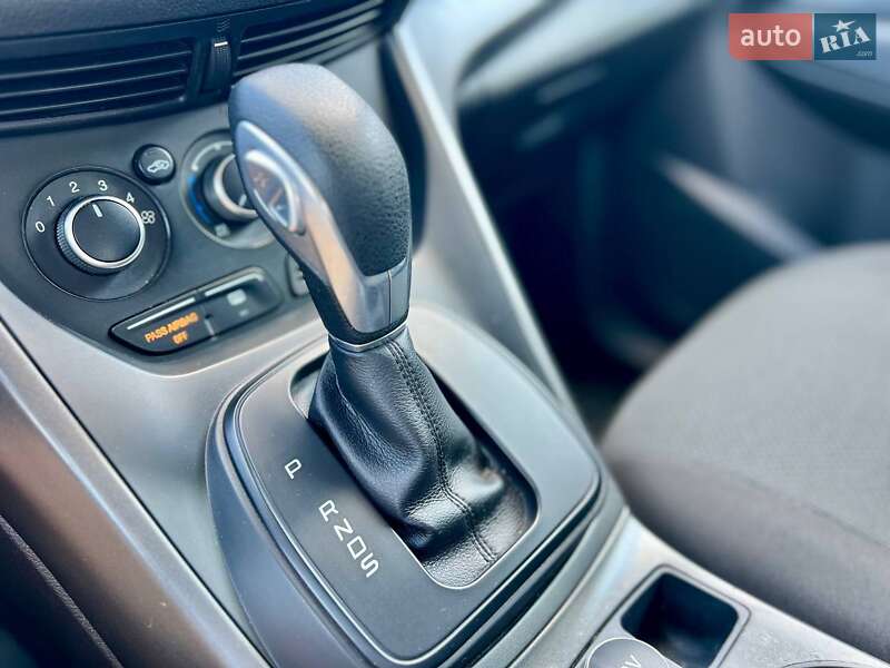 Внедорожник / Кроссовер Ford Escape 2015 в Киеве