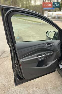 Внедорожник / Кроссовер Ford Escape 2015 в 