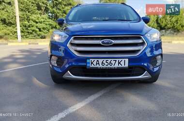 Внедорожник / Кроссовер Ford Escape 2018 в 