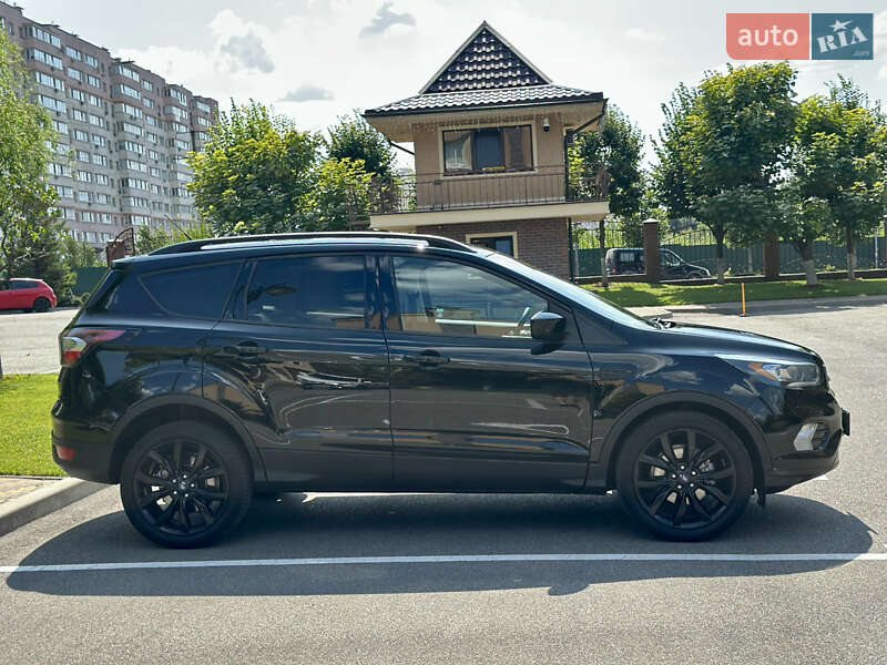 Внедорожник / Кроссовер Ford Escape 2017 в Киеве