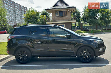 Внедорожник / Кроссовер Ford Escape 2017 в 