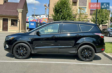 Внедорожник / Кроссовер Ford Escape 2017 в 