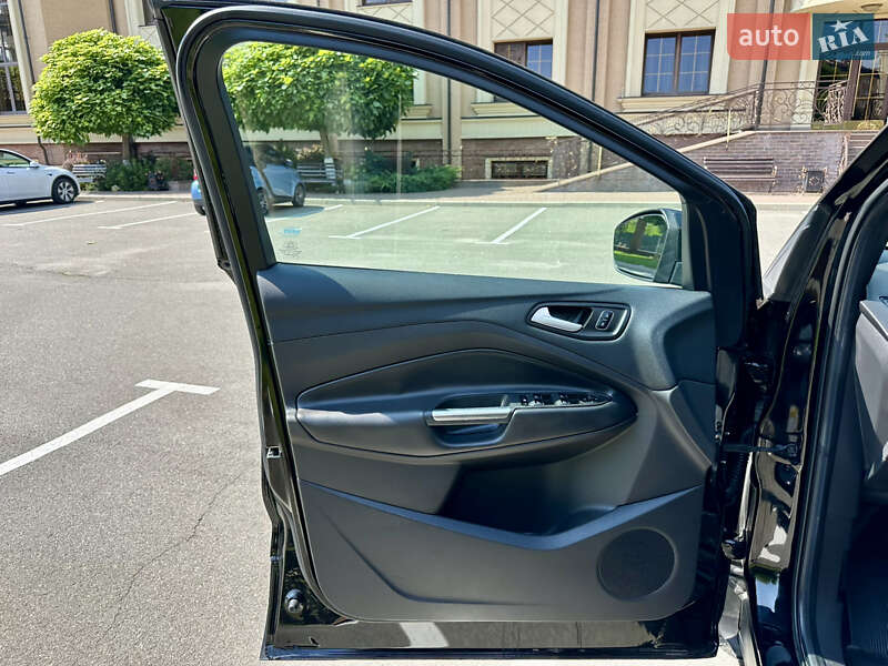 Внедорожник / Кроссовер Ford Escape 2017 в Киеве