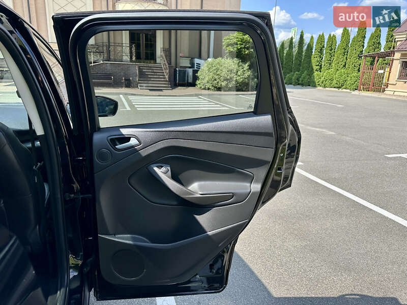 Внедорожник / Кроссовер Ford Escape 2017 в Киеве