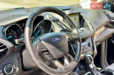 Внедорожник / Кроссовер Ford Escape 2017 в 
