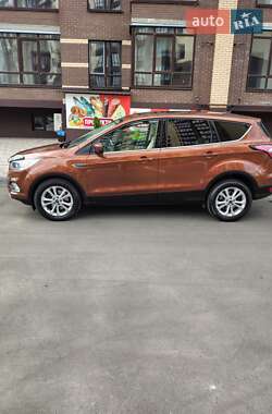 Внедорожник / Кроссовер Ford Escape 2017 в Чернигове