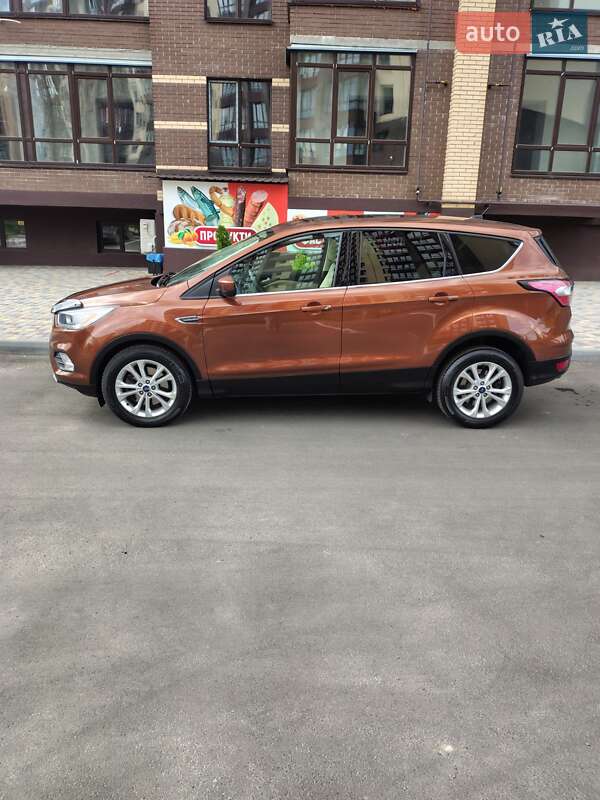 Внедорожник / Кроссовер Ford Escape 2017 в Чернигове