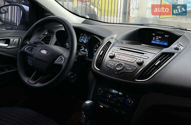 Внедорожник / Кроссовер Ford Escape 2017 в 