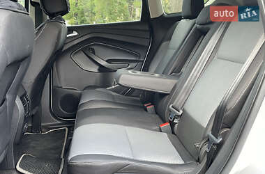 Внедорожник / Кроссовер Ford Escape 2017 в 